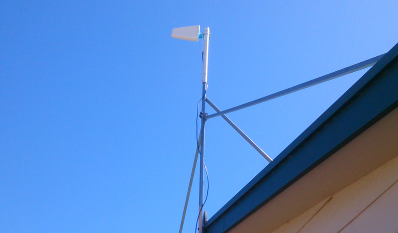 Install Outdoor 4G Log-periodic Antenna