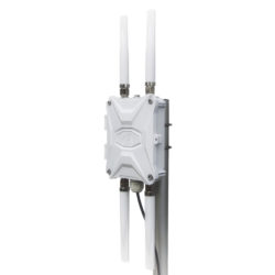 EZR33L Outdoor 4G Router Flexible Mounting System